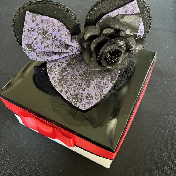 Black and Purple Women's Hat with Floral Accent - Picture 1 of 1